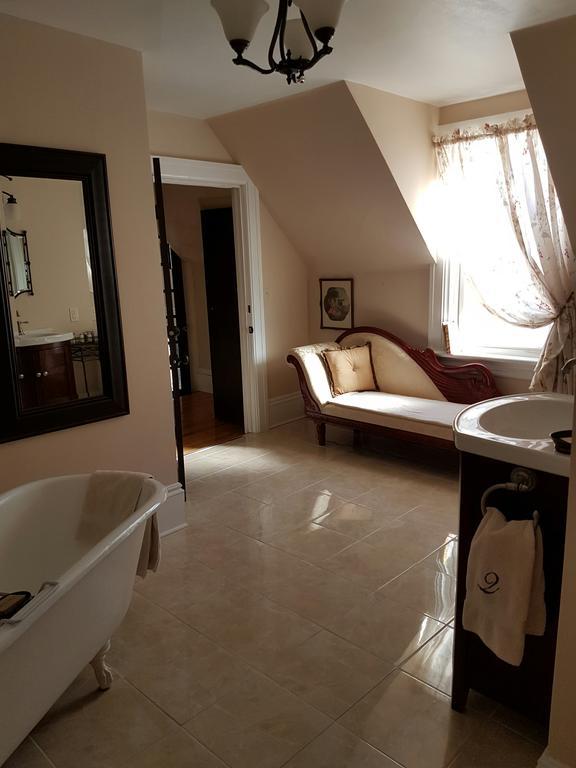 Quartermain House Bed & Breakfast Fredericton Ngoại thất bức ảnh